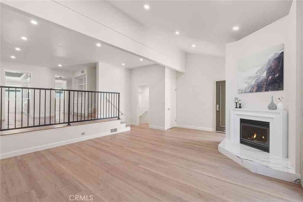 Condo For Sale - 17109 Palisades<br/> Pacific Palisades, CA 90272