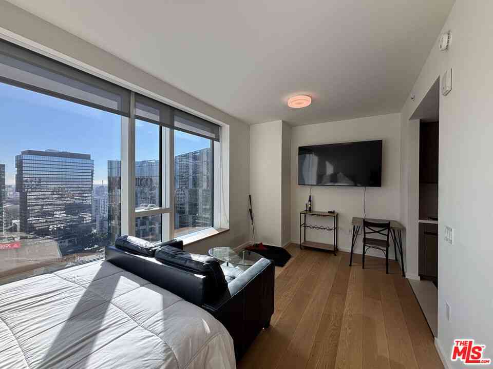 Condo For Rent - 889 S Francisco St Street #2305<br/> Los Angeles, CA 90017