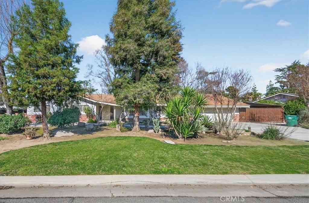 Homes For Sale - 5867 E Club View<br/> Fresno, CA 93727