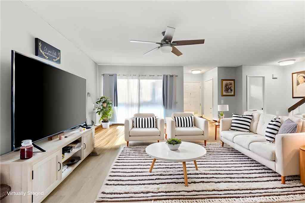 Townhouse For Sale - 1929 Glenoaks #122<br/> San Fernando, CA 91340