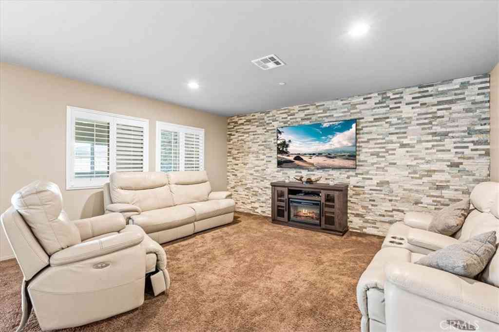 Homes For Sale - 6978 Alderwood Drive<br/> Fontana, CA 92336