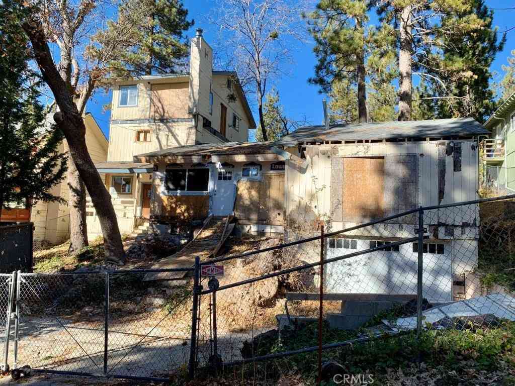 Homes For Sale - 33130 Ridge Road<br/> Running Springs, CA 92382