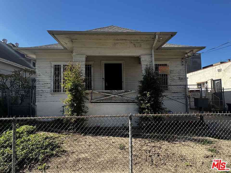 Homes For Sale - 1025 S Kenmore Avenue<br/> Los Angeles, CA 90006