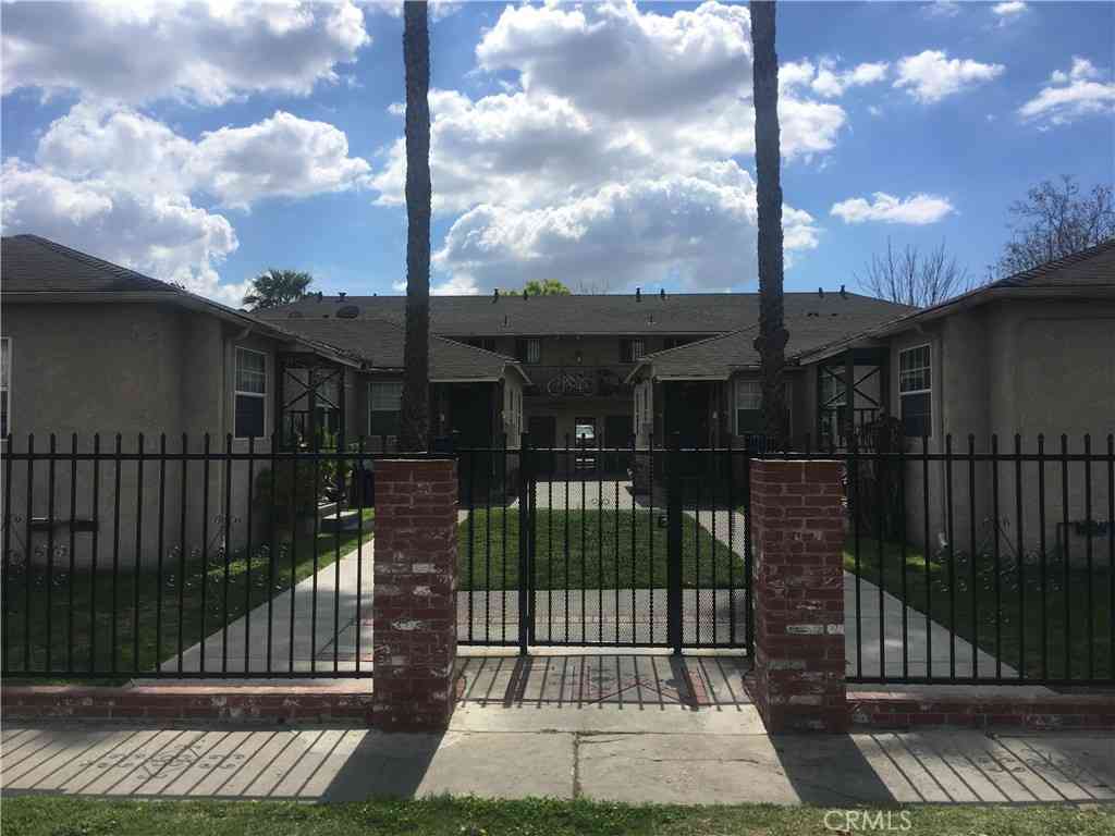 Condo For Rent - 422 W Palm Street #424 1/2D<br/> Compton, CA 90220
