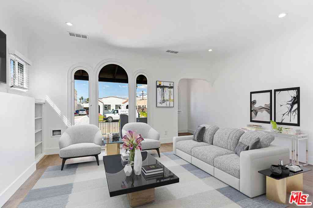 Condo For Rent - 2832 12th Avenue<br/> Los Angeles, CA 90018