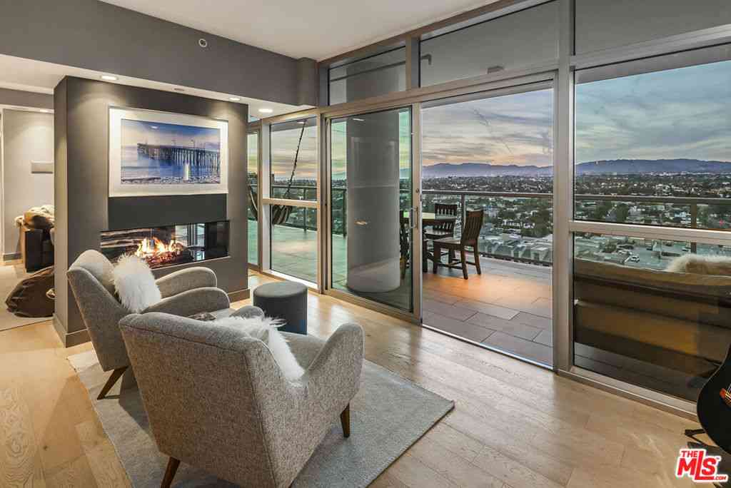 Condo For Sale - 13700 Marina Pointe Drive #1620<br/> Marina Del Rey, CA 90292