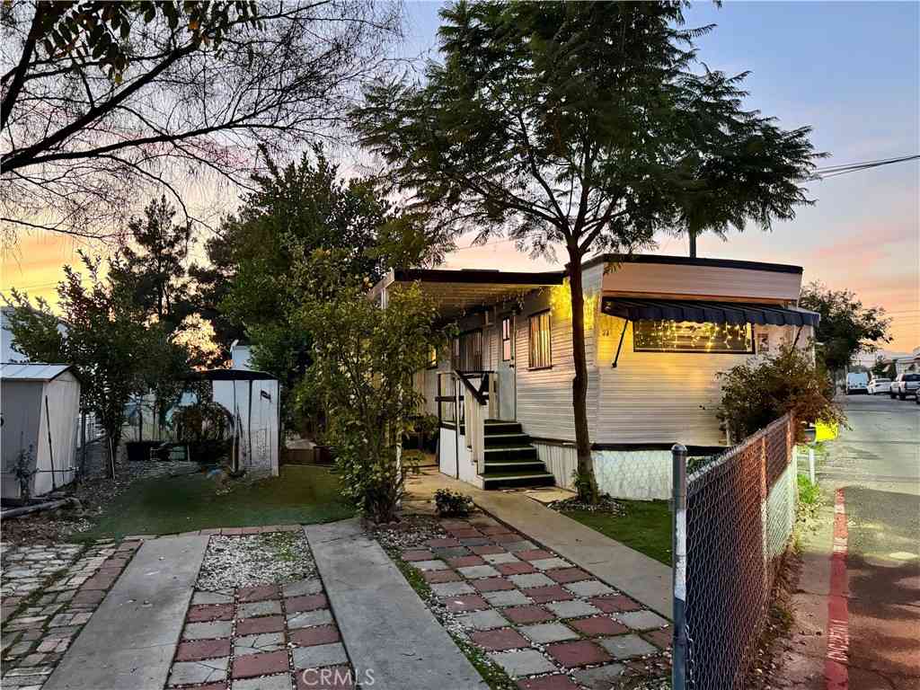 Mobile Home For Sale - 955 Inland Center #29<br/> San Bernardino, CA 92408
