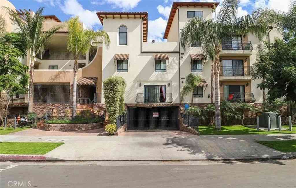 Condo For Sale - 5264 Satsuma Avenue #9<br/> North Hollywood, CA 91601
