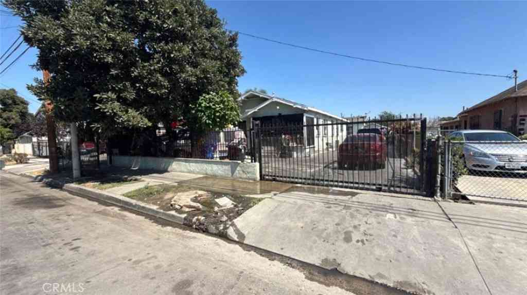 Multifamily For Sale - 9602 Holmes Avenue<br/> Los Angeles, CA 90002