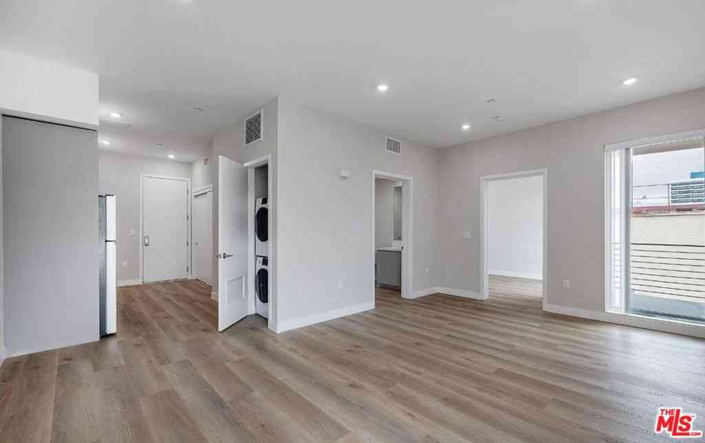 Condo For Rent - 825 S Coronado Street #410<br/> Los Angeles, CA 90057