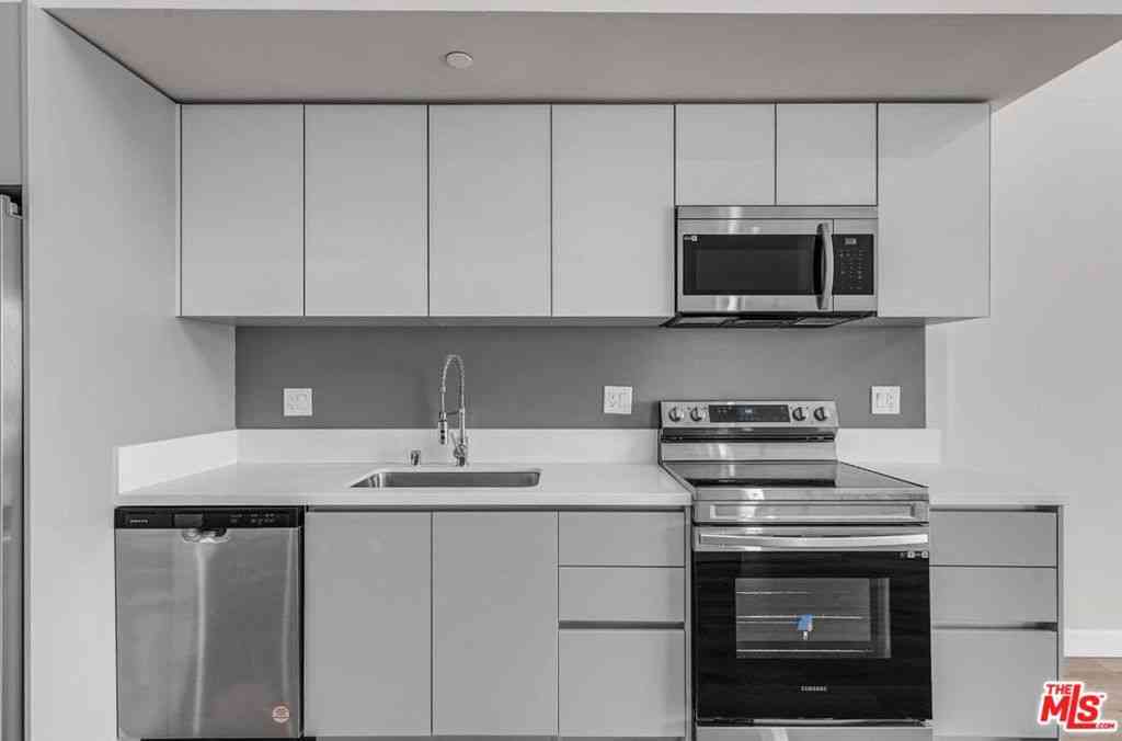Condo For Rent - 825 S Coronado Street #602<br/> Los Angeles, CA 90057