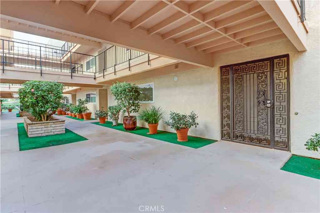 Condo For Sale - 5519 Paseo Del Lago #1G<br/> Laguna Woods, CA 92637