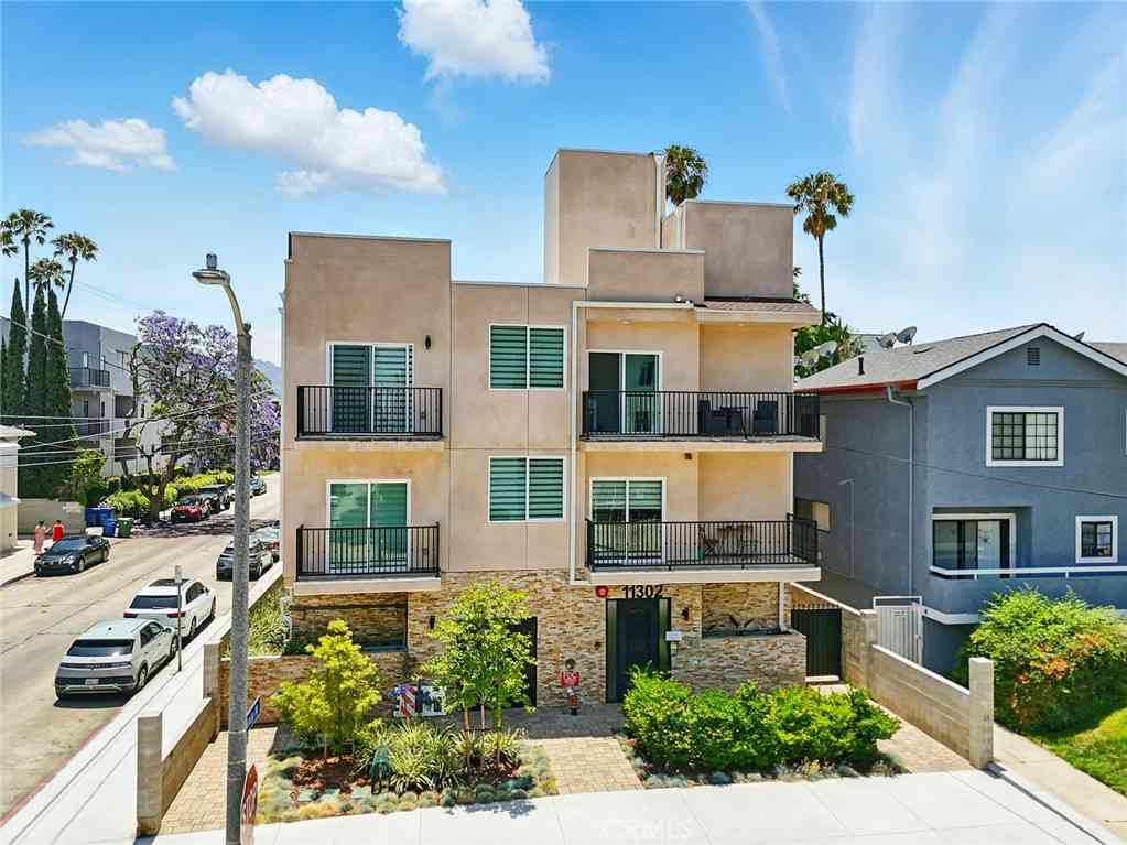 Condo For Rent - 11302 Morrison Street #302<br/> North Hollywood, CA 91601