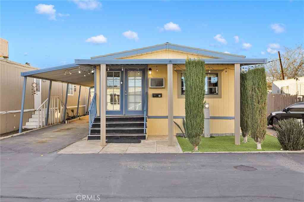 Mobile Home For Sale - 16473 Green Tree Boulevard #21<br/> Victorville, CA 92395
