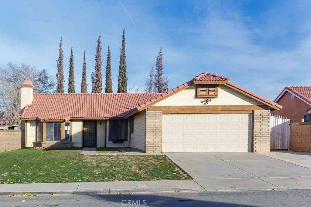 Homes For Sale - 37012 Calle Bonita<br/> Palmdale, CA 93550