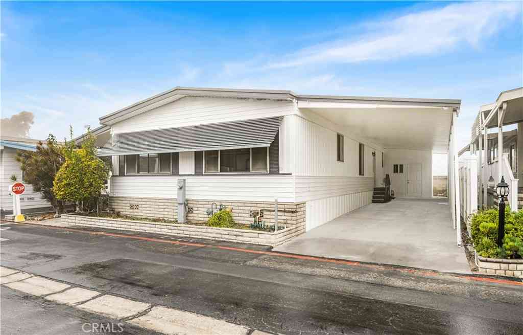 Mobile Home For Sale - 16444 Bolsa Chica #51<br/> Huntington Beach, CA 92649