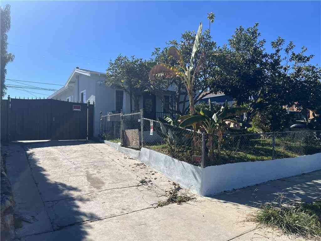 Homes For Sale - 1612 W 71st<br/> Los Angeles, CA 90047
