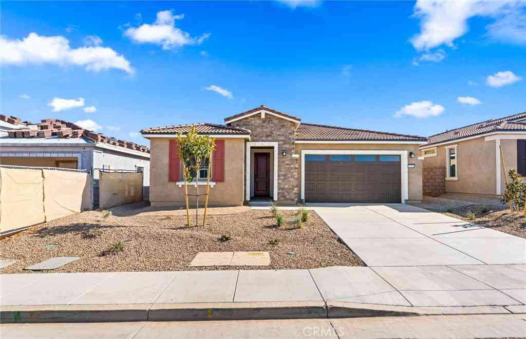 Homes For Sale - 25381 Violane Drive<br/> Menifee, CA 92585