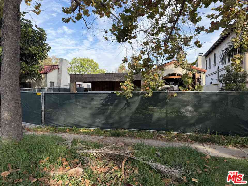 Homes For Sale - 462 N Flores Street<br/> Los Angeles, CA 90048