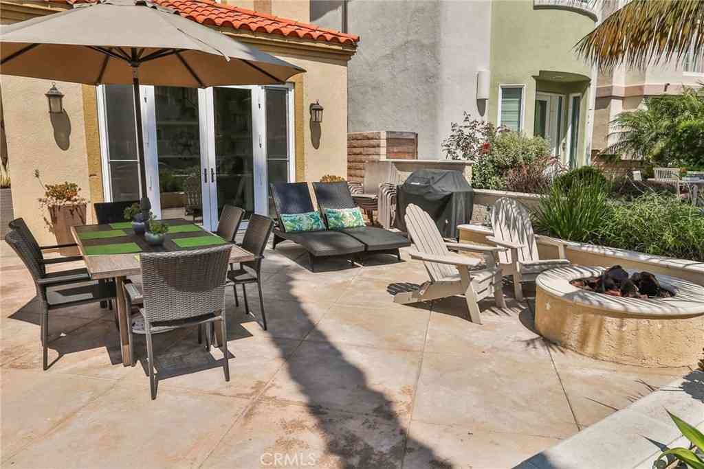 Homes For Rent - 215 6th Street<br/> Huntington Beach, CA 92648