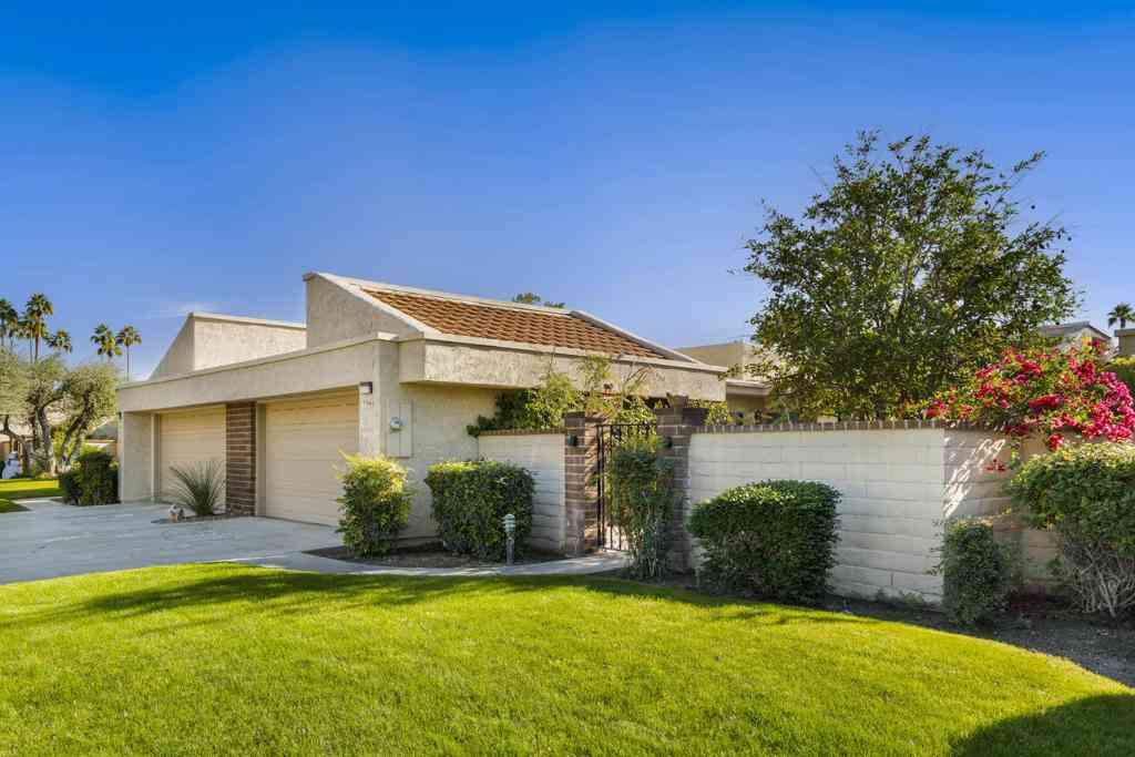 Condo For Sale - 7581 Paseo Azulejo<br/> Palm Springs, CA 92264