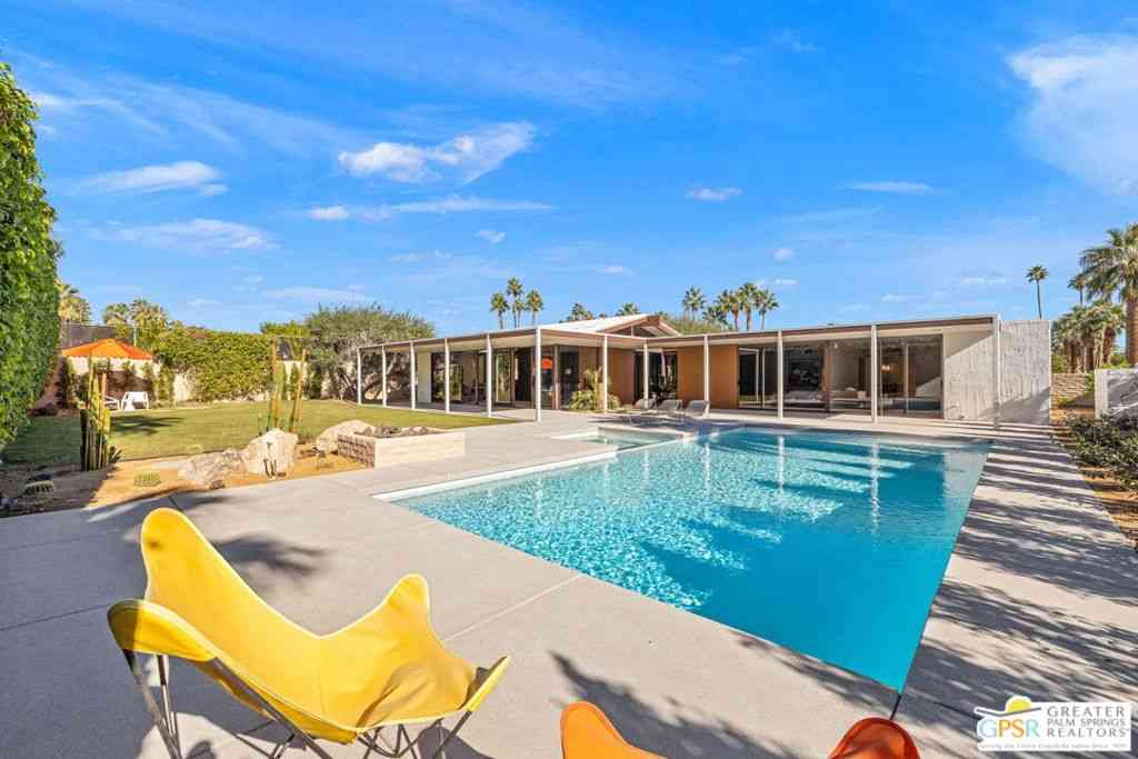 Homes For Sale - 695 N Camino Real<br/> Palm Springs, CA 92262