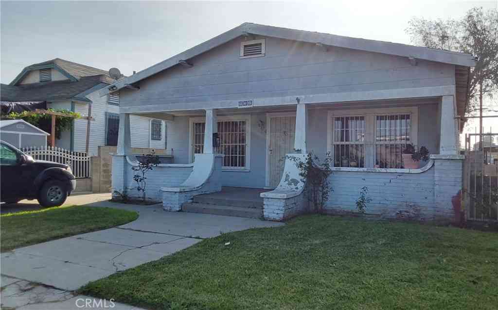 Homes For Sale - 824 W 74th<br/> Los Angeles, CA 90044