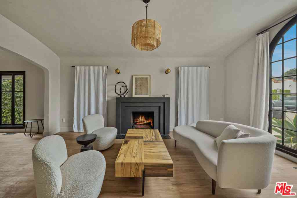 Homes For Rent - 8822 Rosewood Avenue<br/> West Hollywood, CA 90048