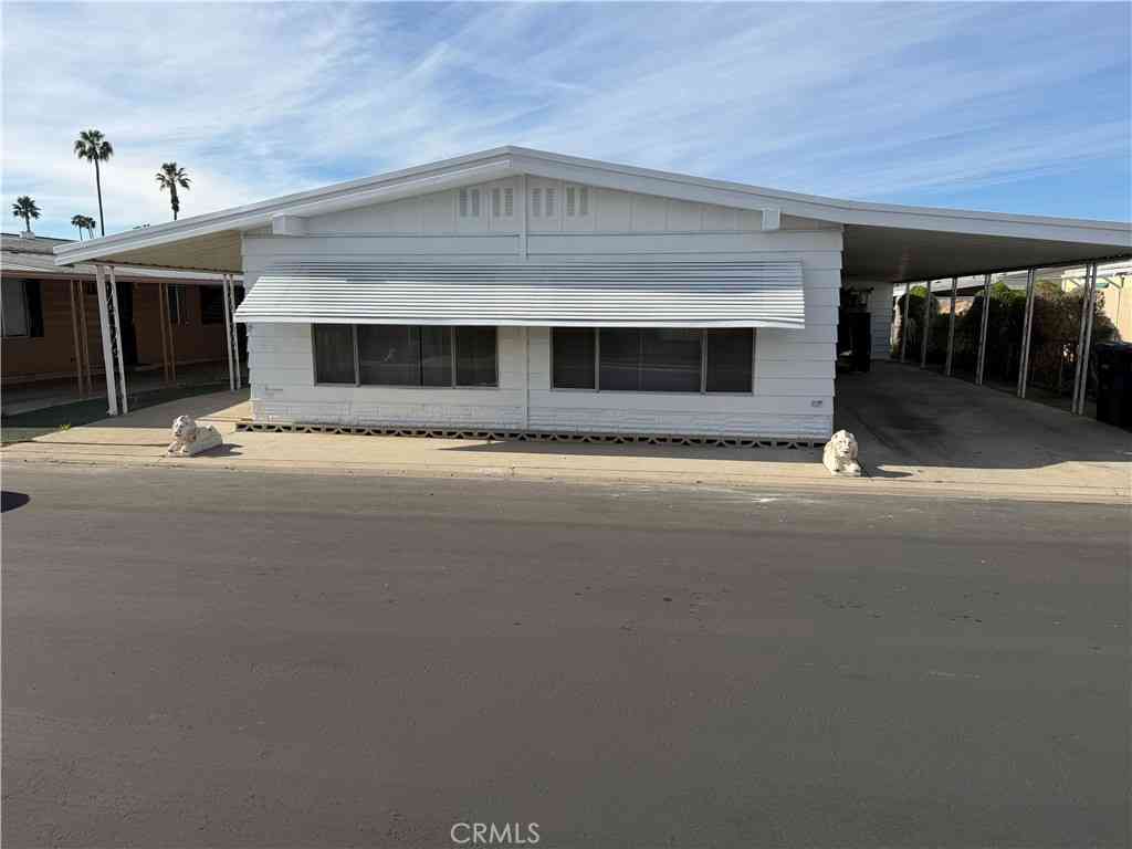 Mobile Home For Sale - 227-601 N Kirby #227<br/> Hemet, CA 92545