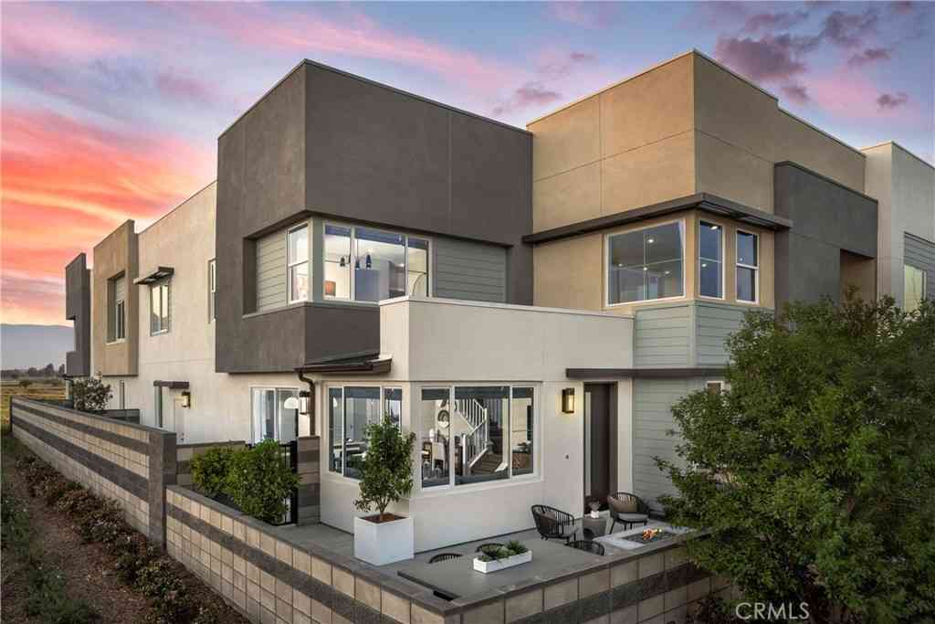 Townhouse For Sale - 3648 S. Eichler Paseo #6<br/> Ontario, CA 91761