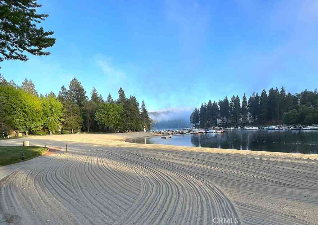 Townhouse For Sale - 27657 Peninsula Drive #106<br/> Lake Arrowhead, CA 92352