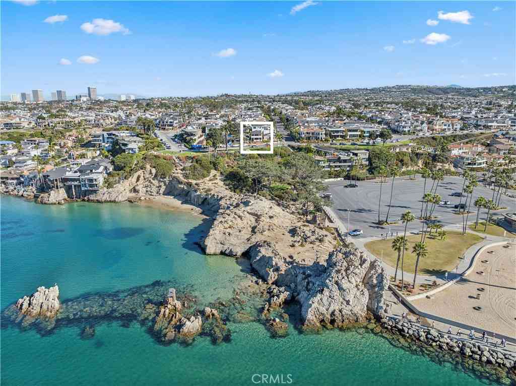 Homes For Rent - 2824 Ocean Boulevard<br/> Corona Del Mar, CA 92625