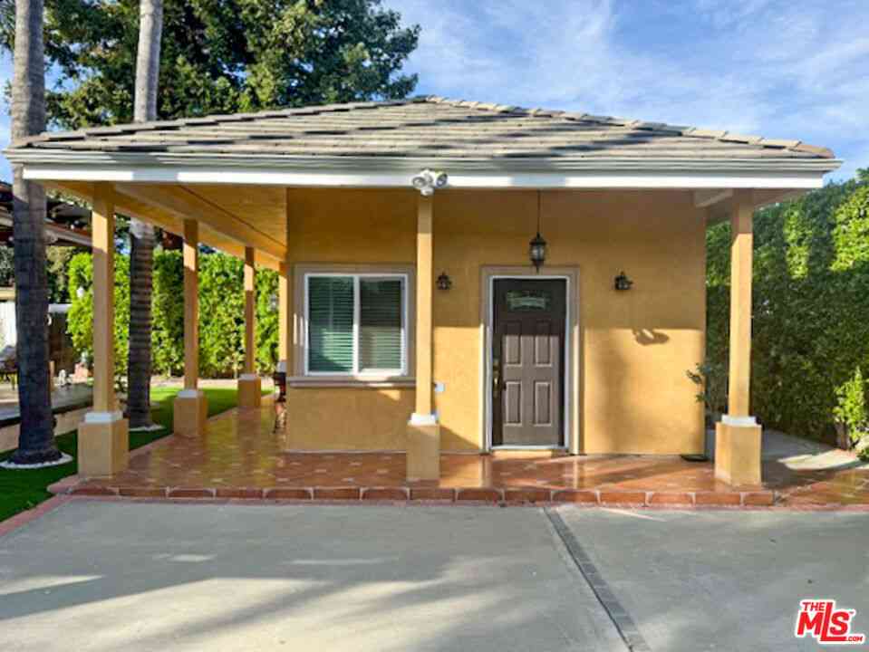 Condo For Rent - 6231 Royer Avenue #ADU<br/> Woodland Hills, CA 91367