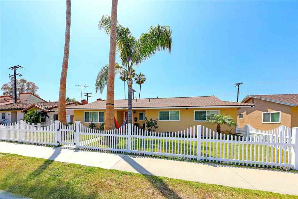 Homes For Rent - 18091 Newland Street<br/> Huntington Beach, CA 92646