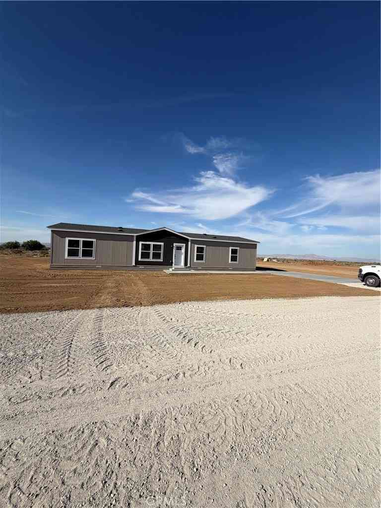 Mobile Home For Sale - 12823 Atsina Rd.<br/> Phelan, CA 92371