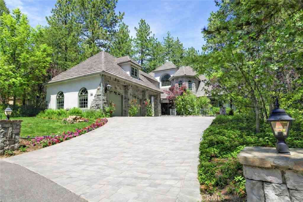 Homes For Sale - 699 Brentwood<br/> Lake Arrowhead, CA 92352