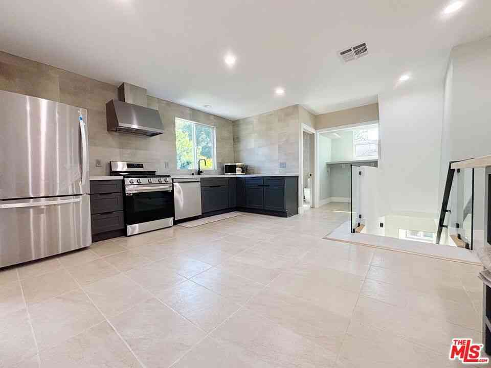 Homes For Rent - 713 Devirian Place<br/> Altadena, CA 91001