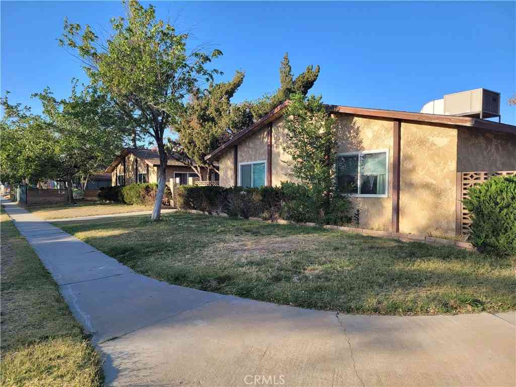Condo For Rent - 45100 Spearman Ave<br/> Lancaster, CA 93534