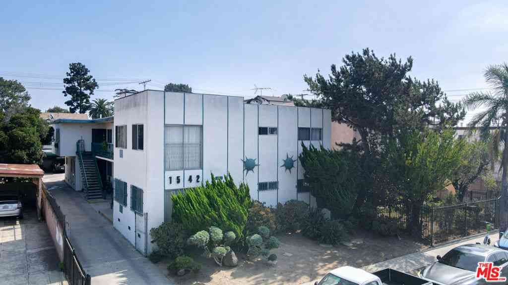Homes For Sale - 1542 2nd Avenue<br/> Los Angeles, CA 90019
