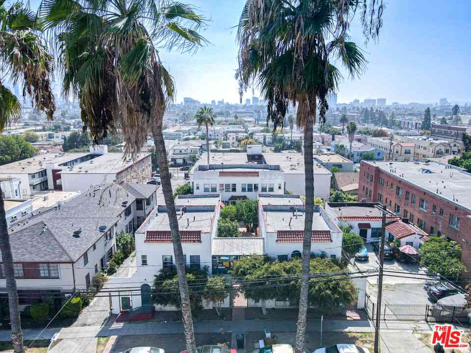 Homes For Sale - 4520 - 4524 Willow Brook Avenue<br/> Los Angeles, CA 90029