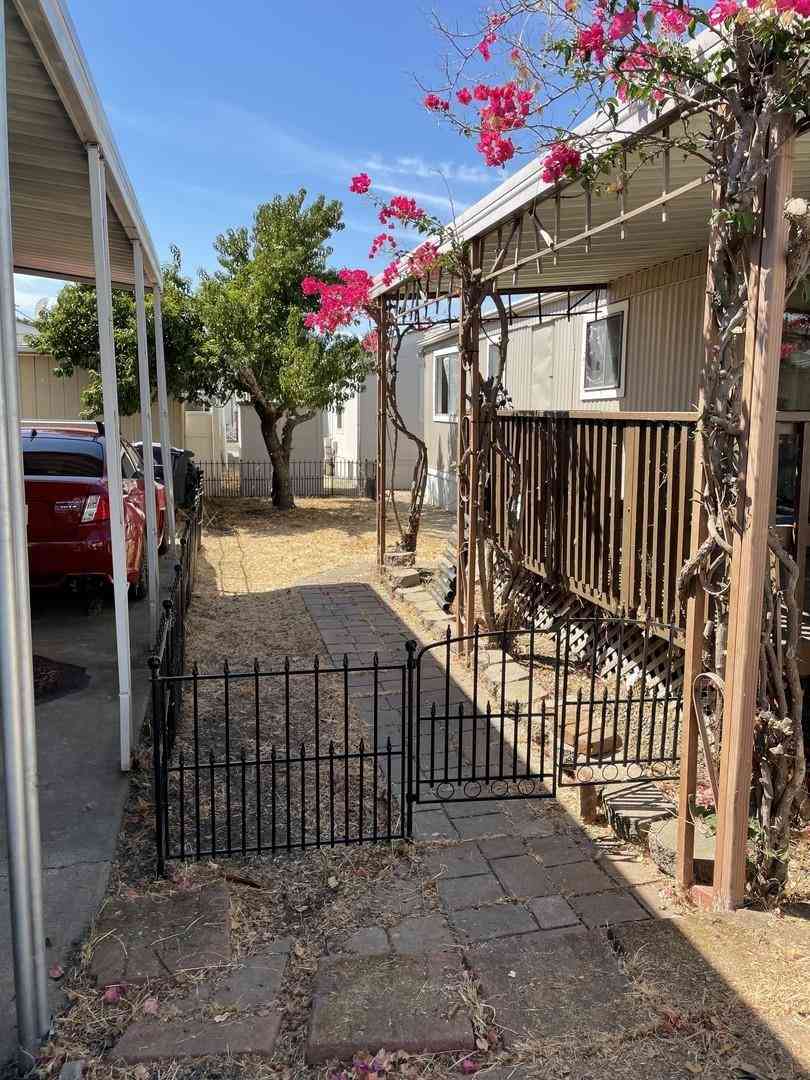 Mobile Home For Sale - 6217 Plymouth Rock Ln,<br/> Citrus Heights, CA 95621