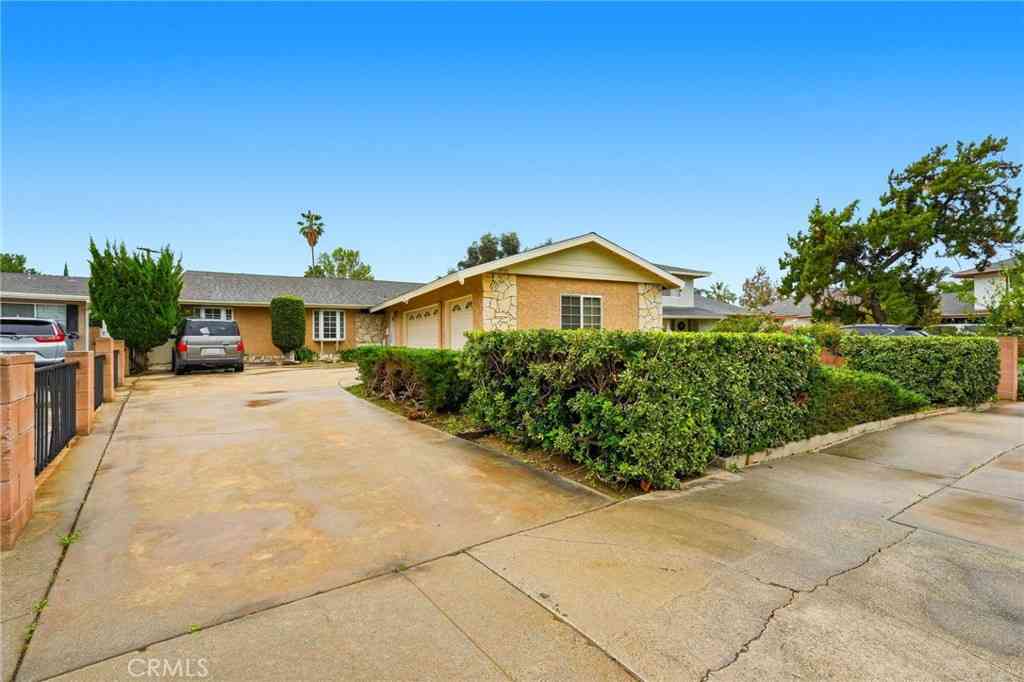 Homes For Rent - 18932 Ballinger Street<br/> Northridge, CA 91324