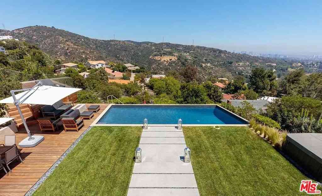 Homes For Rent - 2528 Westridge Road<br/> Los Angeles, CA 90049