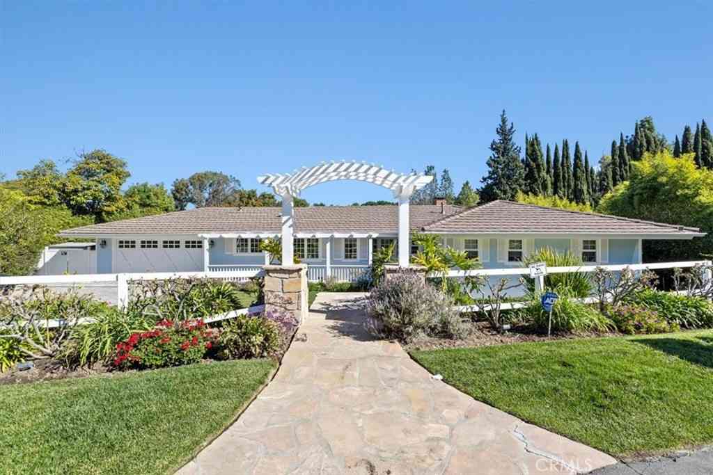 Homes For Sale - 5215 Middlecrest Road<br/> Rancho Palos Verdes, CA 90275