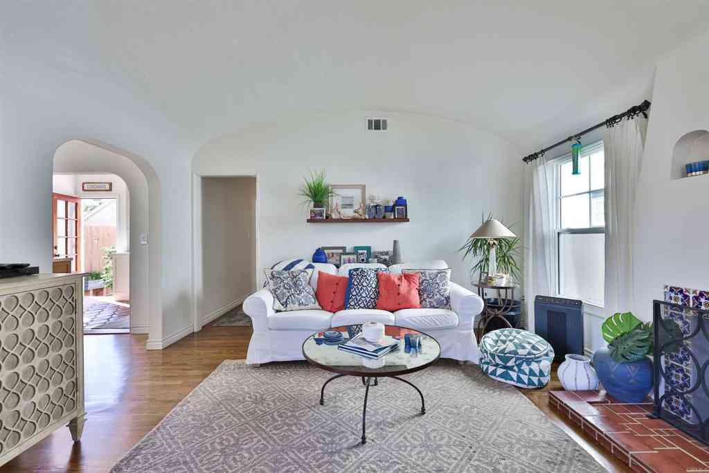 Homes For Rent - 408 5th<br/> Coronado, CA 92118