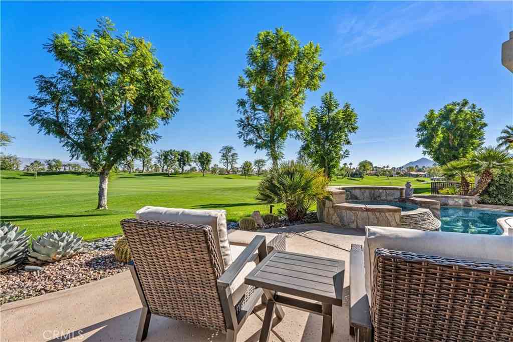 Homes For Sale - 360 Tomahawk<br/> Palm Desert, CA 92211