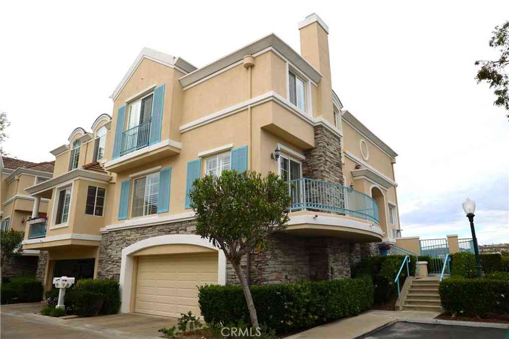 Townhouse For Sale - 22 Chandon<br/> Newport Coast, CA 92657