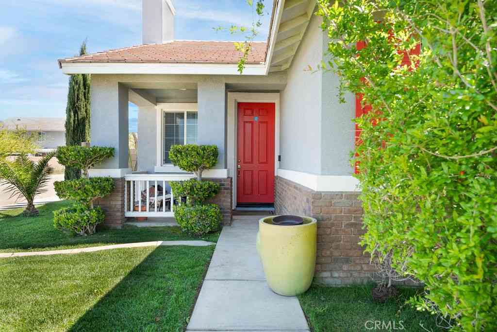 Homes For Sale - 44528 Camolin Lane<br/> Lancaster, CA 93534