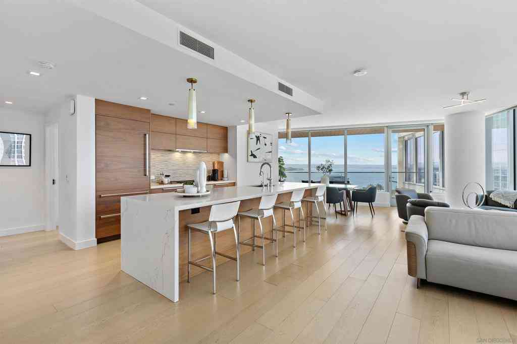 Condo For Sale - 888 W E Street #1001<br/> San Diego, CA 92101