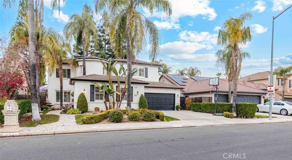 Homes For Sale - 2170 W Beechwood Avenue<br/> Fresno, CA 93711